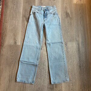 NWOT Abercrombie High Rise 90s Relaxed  Wide Leg Jean Light Blue Color Wash 26